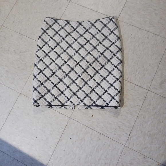 White House Black Market Black & White Checkered Tweed Skirt – Size 8 - Picture 1 of 3